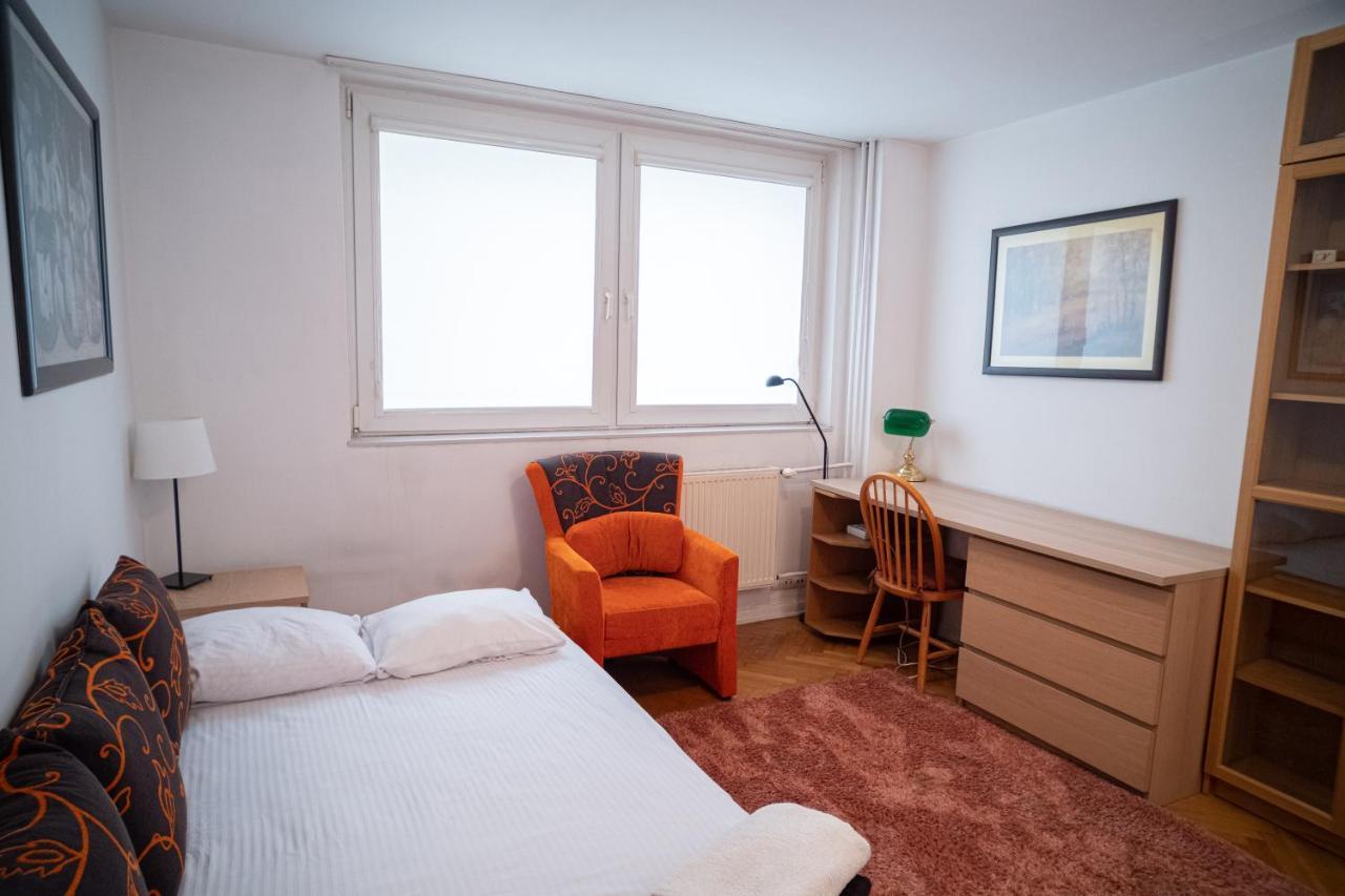 Central Charm Nowiniarska Varsovie Extérieur photo
