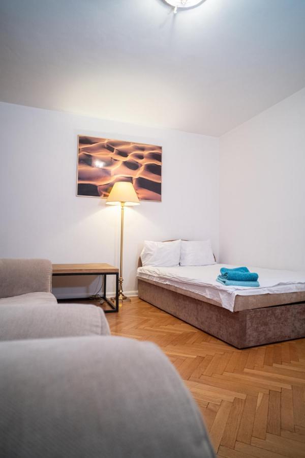Central Charm Nowiniarska Varsovie Extérieur photo